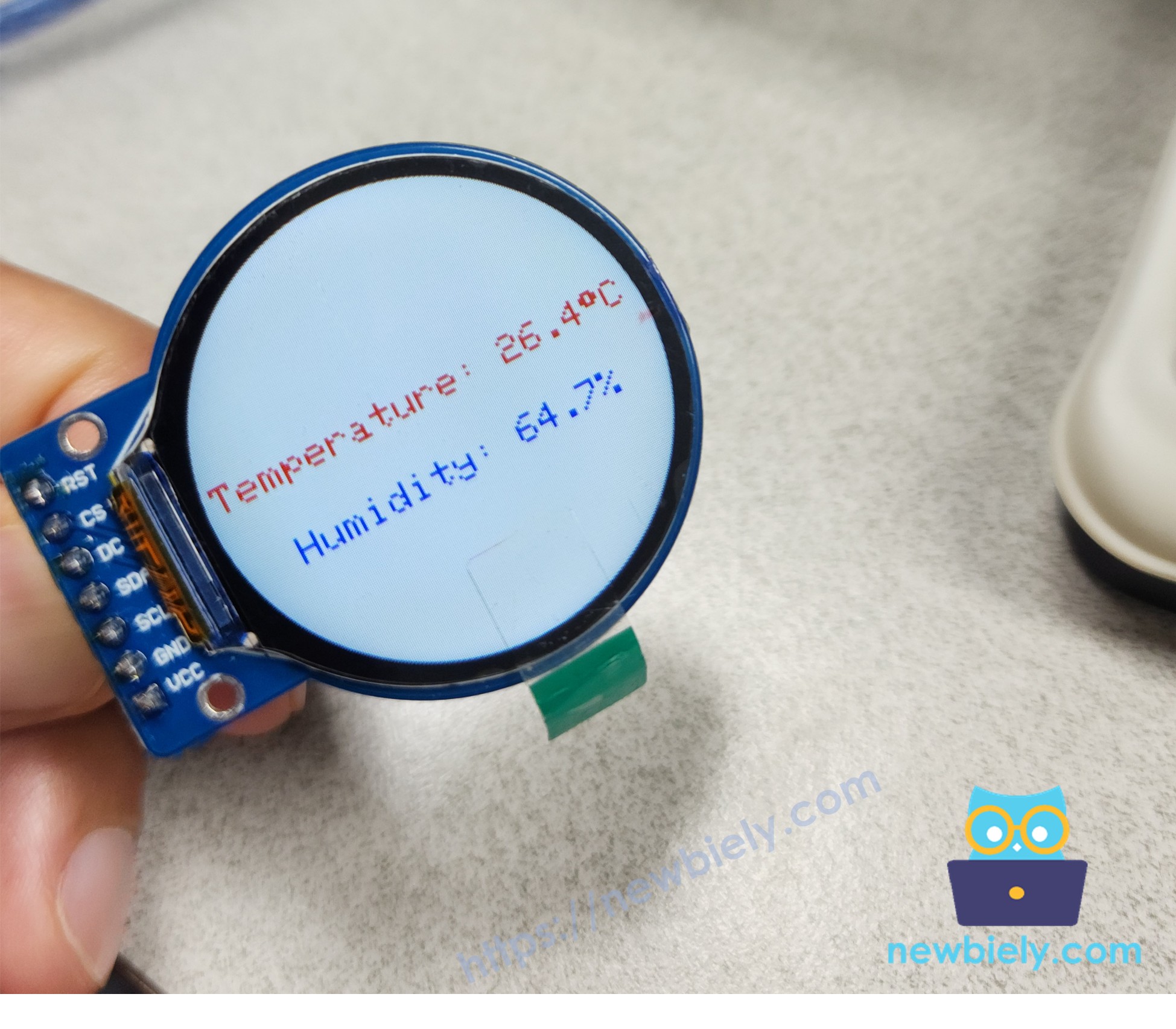 Tela do Display TFT LCD Redondo Circular com Arduino UNO R4 mostrando texto e número